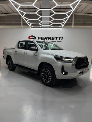 TOYOTA HILUX 2.8 D-4D TURBO DIESEL CD SRX 4X4 AUTOMÁTICO TOYOTA HILUX 2.8 D-4D TURBO DIESEL CD SRX 4X4 AUTOMÁTICO